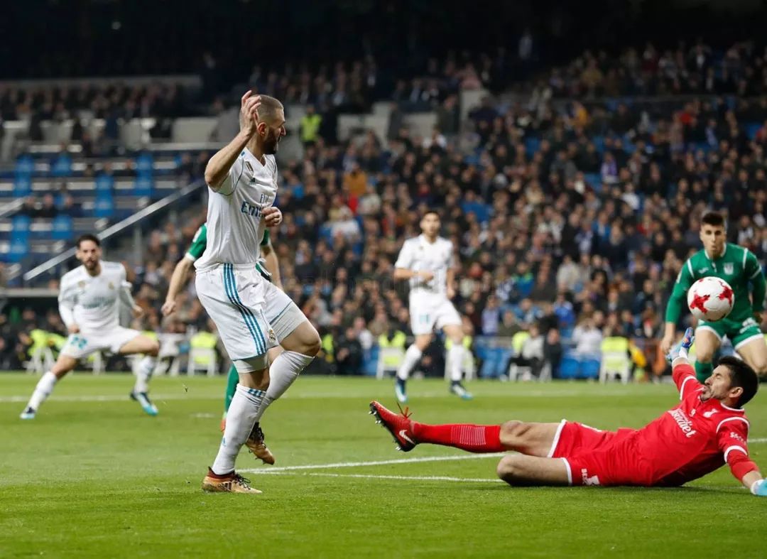 集结日斯图加特远射贴柱——国王杯节点到来,质疑声仍在,赛季目标并未改变(中文出版集团在线阅读) 集结日斯图加特远射贴柱——国王杯节点到来,质疑声仍在,赛季目标并未改变(中文出版集团在线阅读)