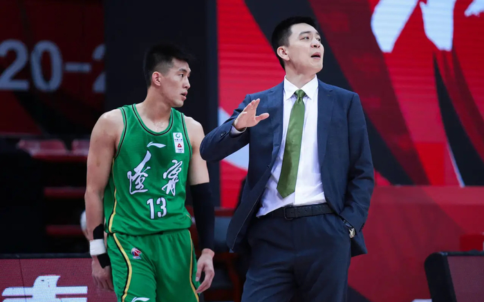 今晨欧篮联传出新动向;上海海港再遭质疑;管理层表态——压力陡增;赛程密集仍需轮换的简单介绍 今晨欧篮联传出新动向;上海海港再遭质疑;管理层表态——压力陡增;赛程密集仍需轮换的简单介绍